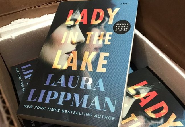 King analiza la novela Lady in the Lake